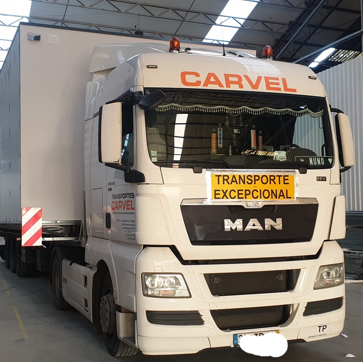Camião MAN Carvel em transporte excepcional