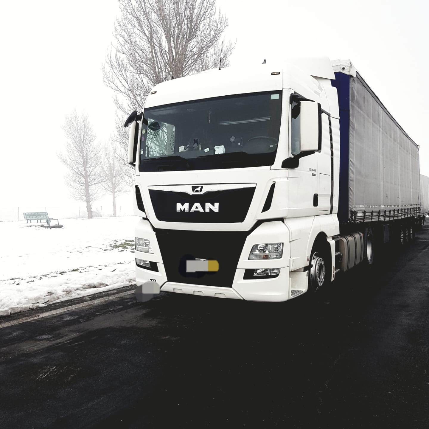 Camião MAN da Transportes Carvel em estrada na Europa